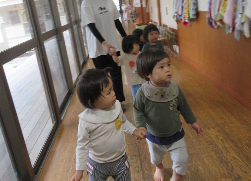 園内散歩の様子