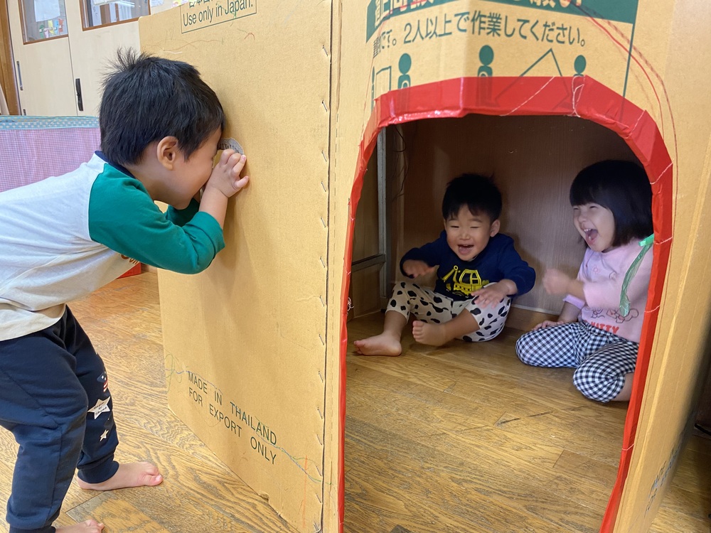 お部屋でコーナー遊びをする様子 (16)