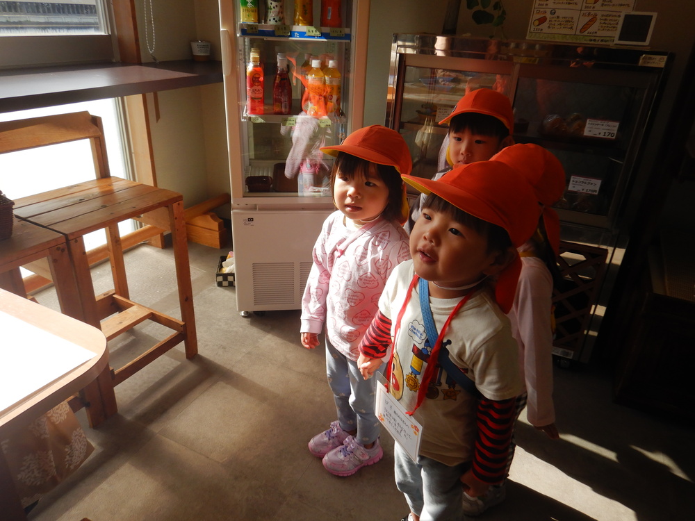 おつかいをする子ども