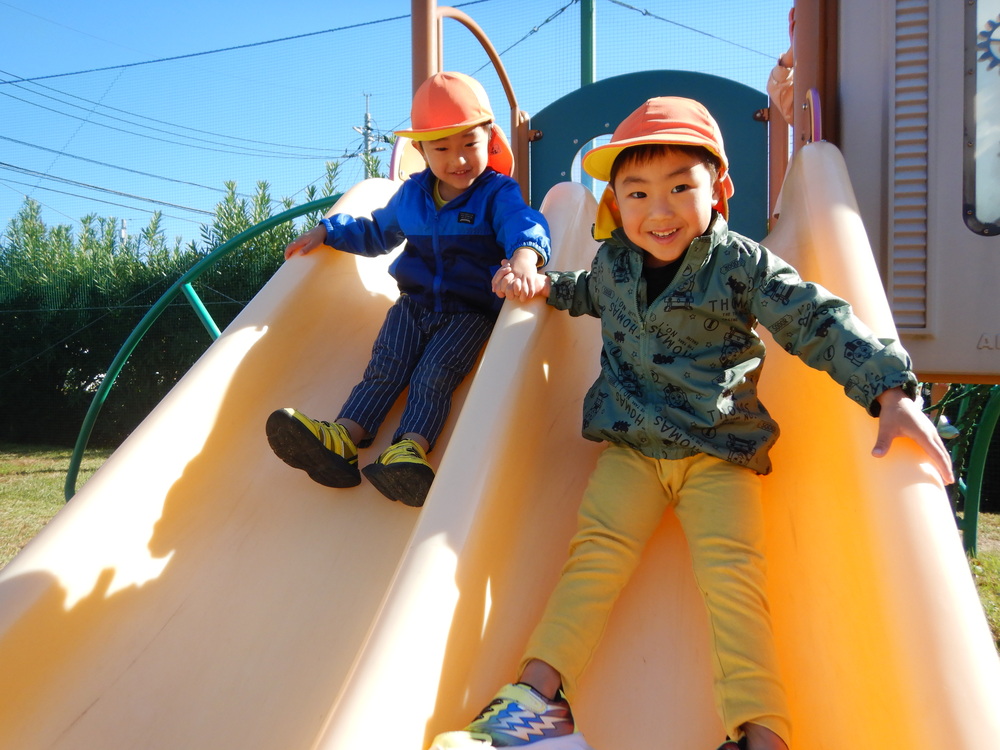 宮嵜公園で遊んでいる様子 (4)