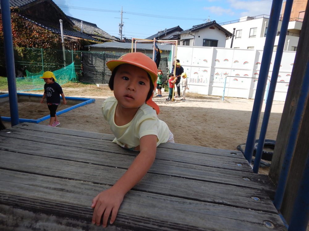 園庭遊びの様子 (2)