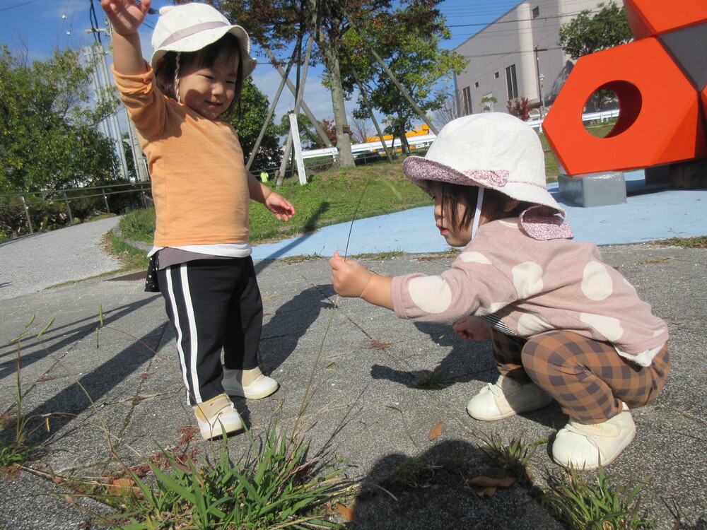 公園で遊んでいる様子