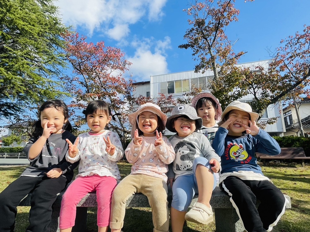 市民会館で遊ぶ子ども (1)
