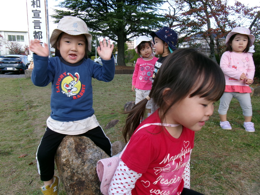 市民会館で遊ぶ子ども (3)