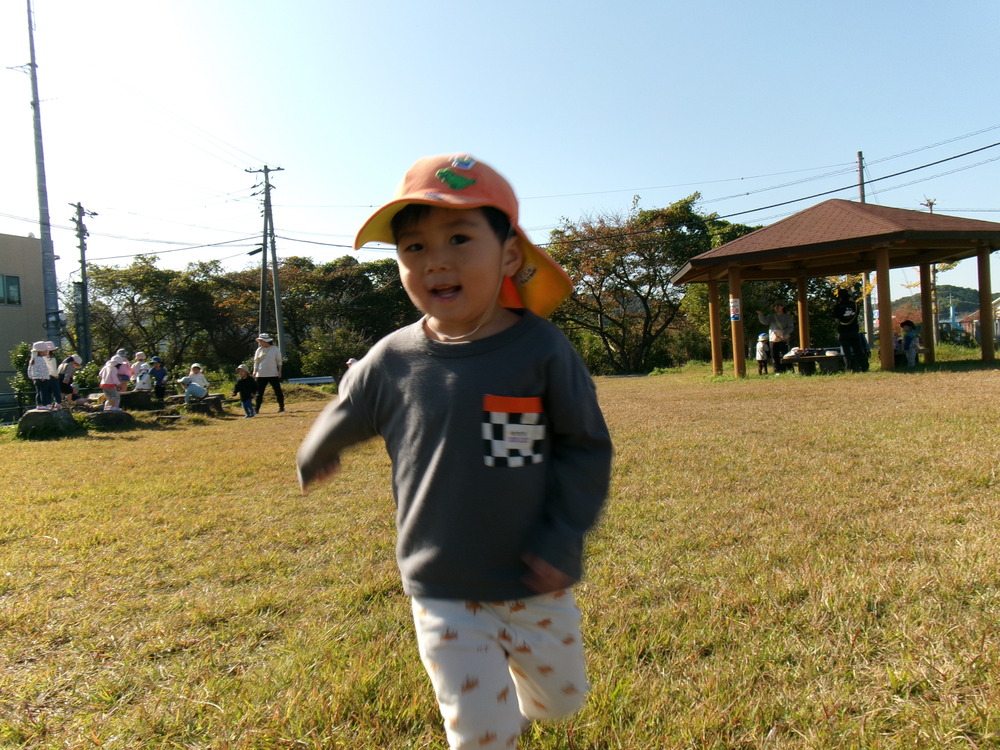 消防署広場で遊ぶ子ども (1)