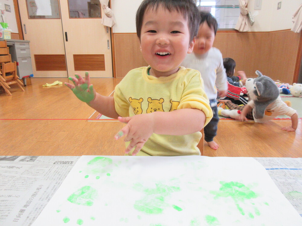 手形をとっている様子