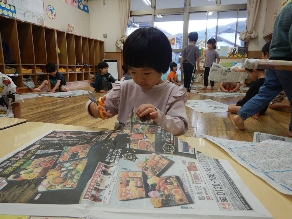 新聞紙遊び (1)