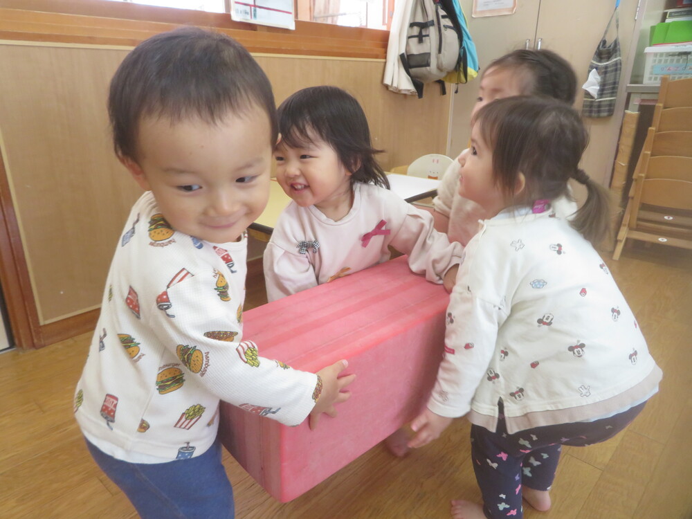 プラフォーミングで遊ぶ様子 (4)
