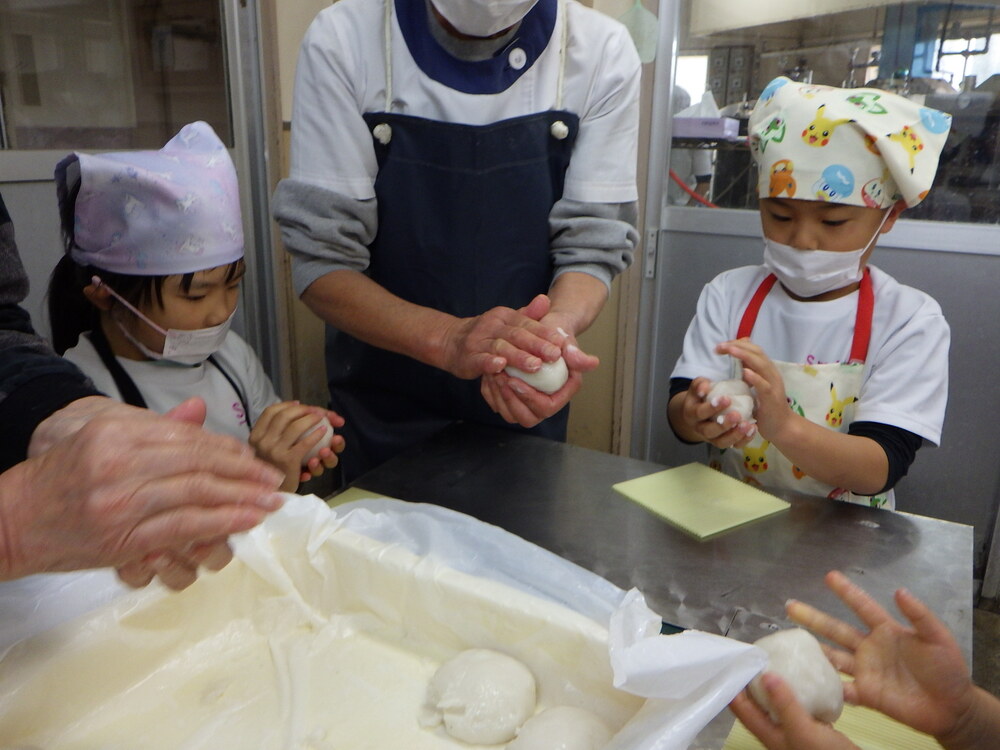 蒲鉾工場見学の様子