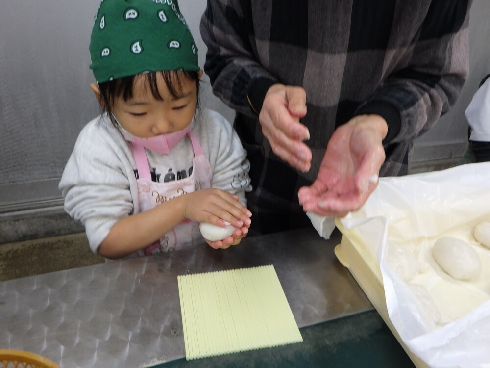 蒲鉾工場見学の様子