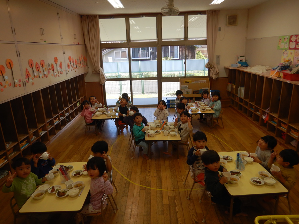 くじ引き給食の様子 (2)