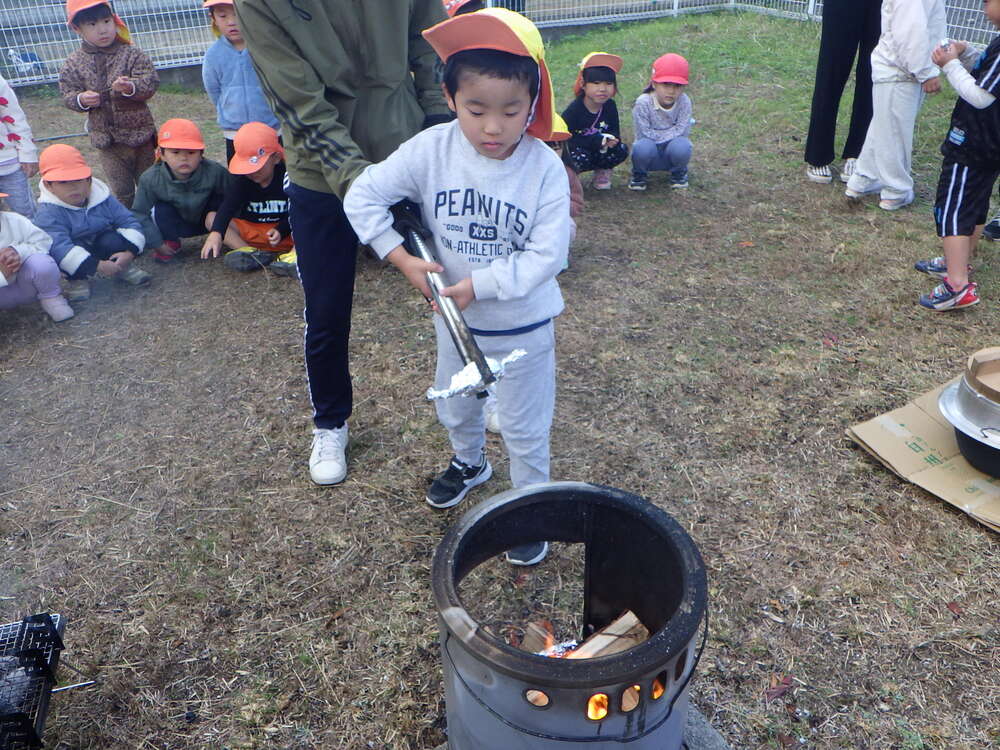 焼き芋を入れる