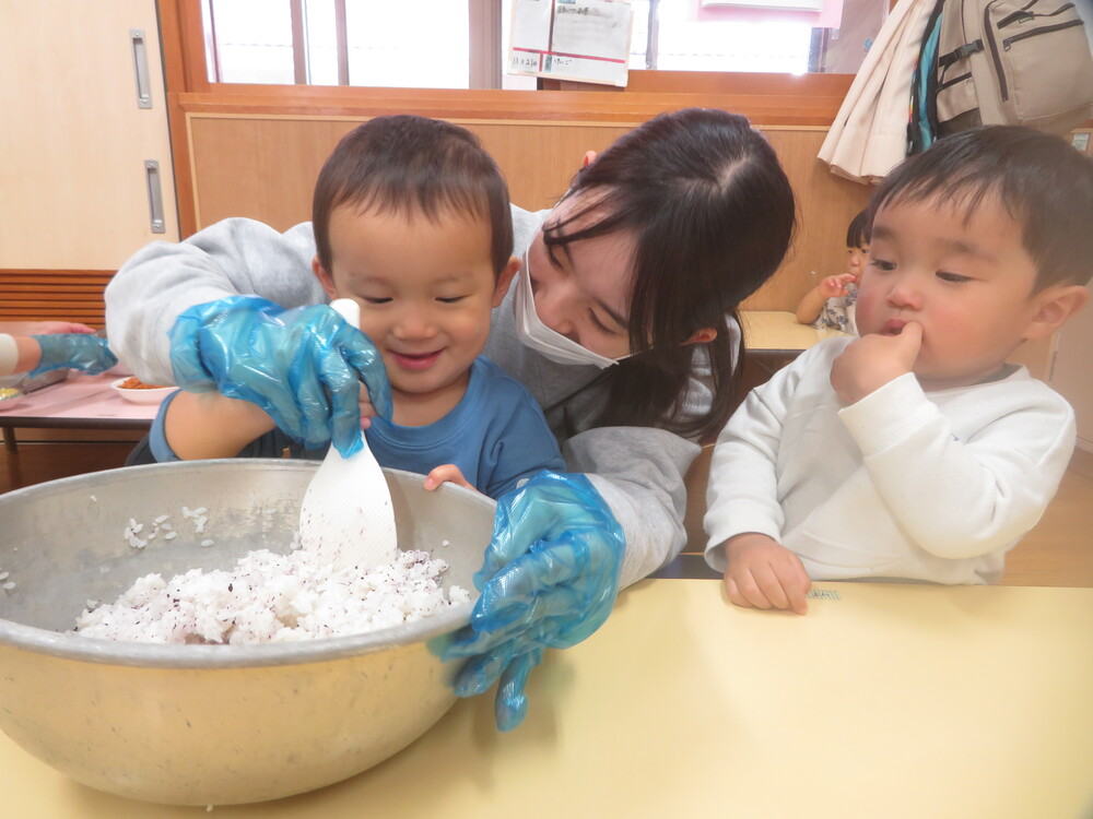 お弁当ごっこの様子 (8)