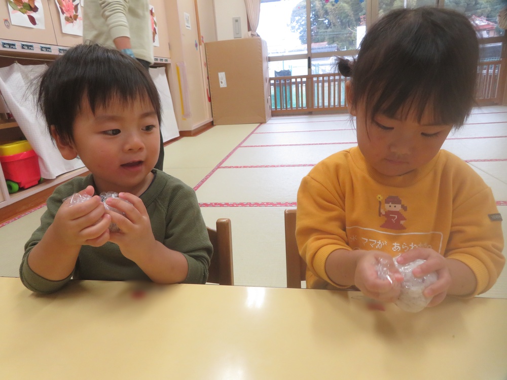 お弁当ごっこの様子