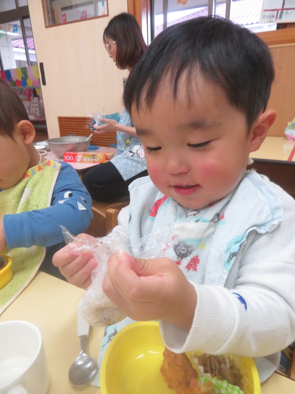 お弁当ごっこの様子