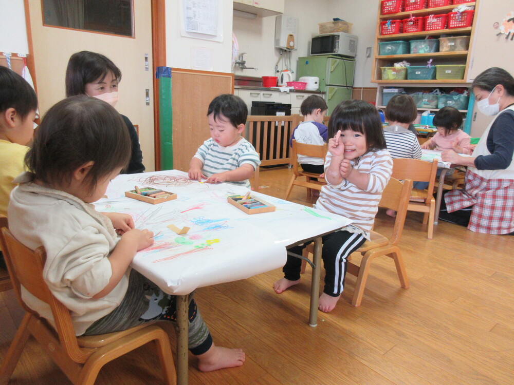 お絵かきをしている様子