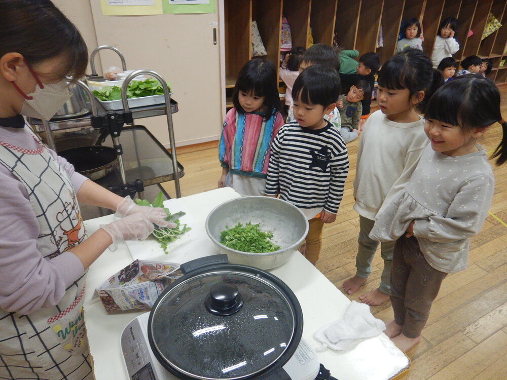 ふりかけを作っている様子 (1)
