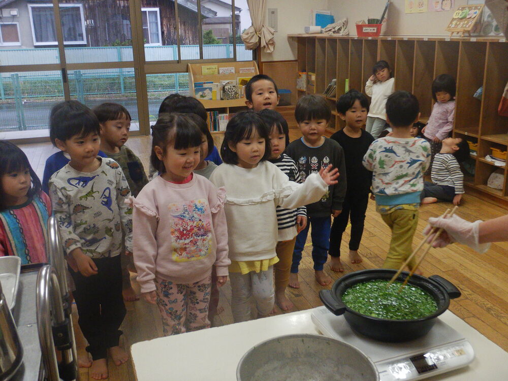 ふりかけを作っている様子 (2)