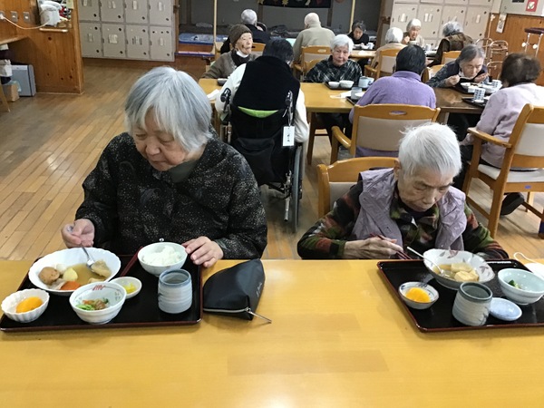 食事中です