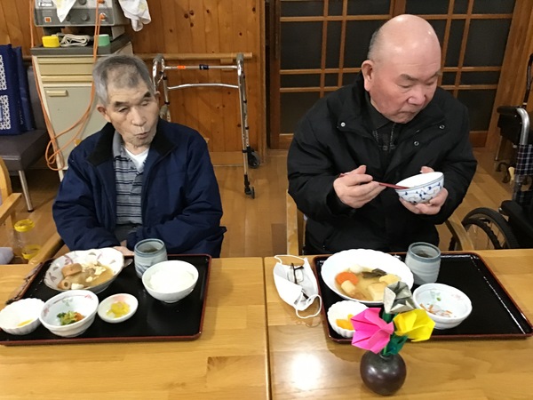 食事中です