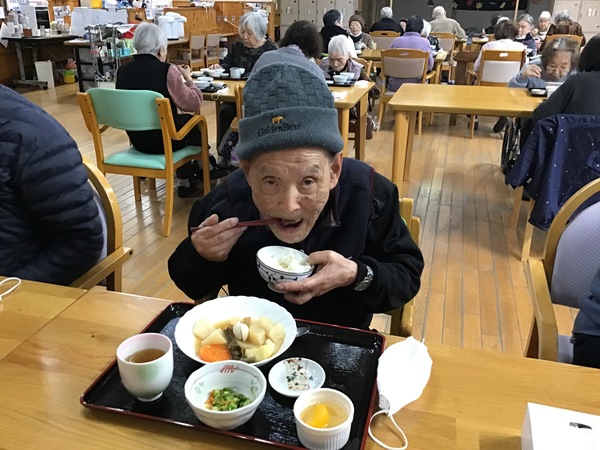 食事中です
