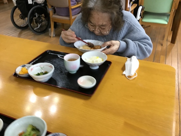 食事中です