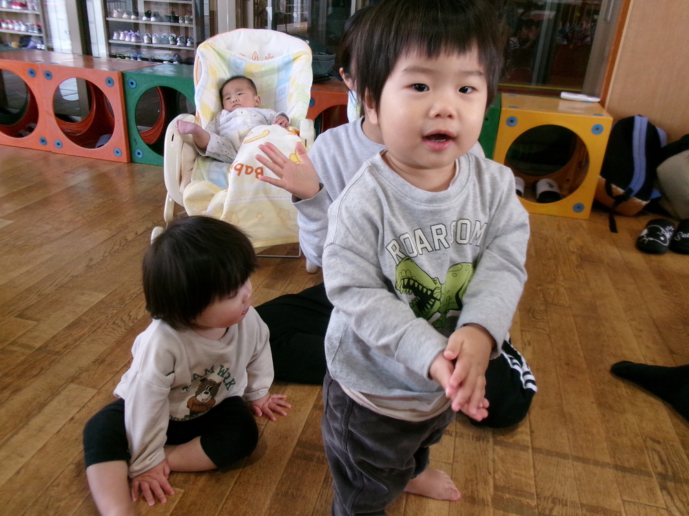 手を叩く