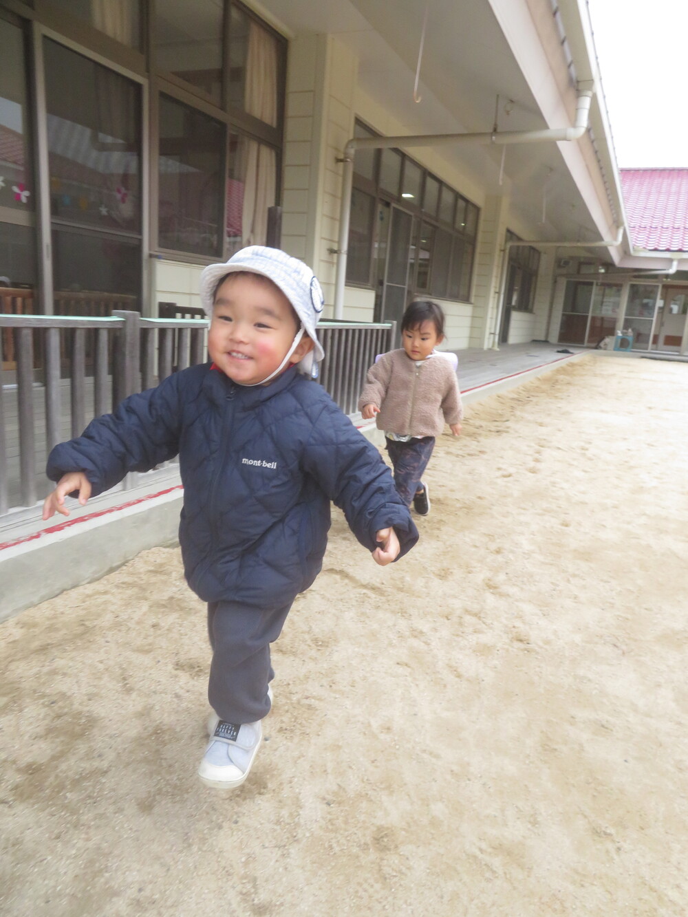 園庭遊びの様子 (4)