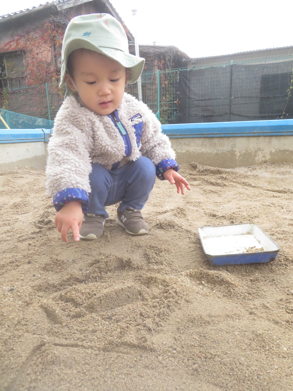 園庭遊びの様子 (8)