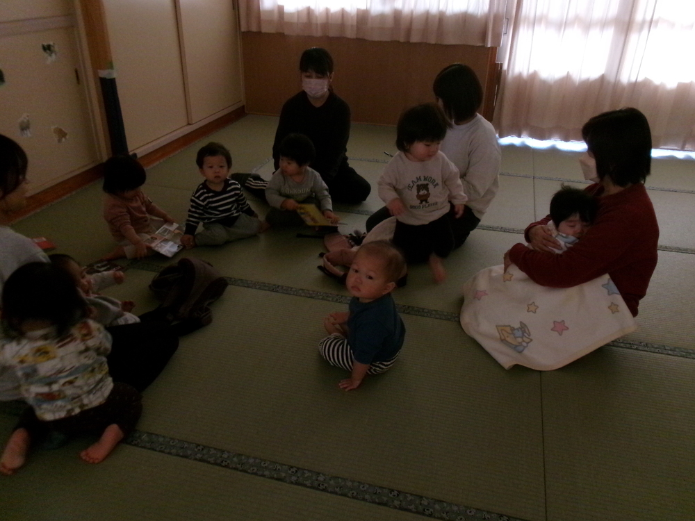 部屋で待機