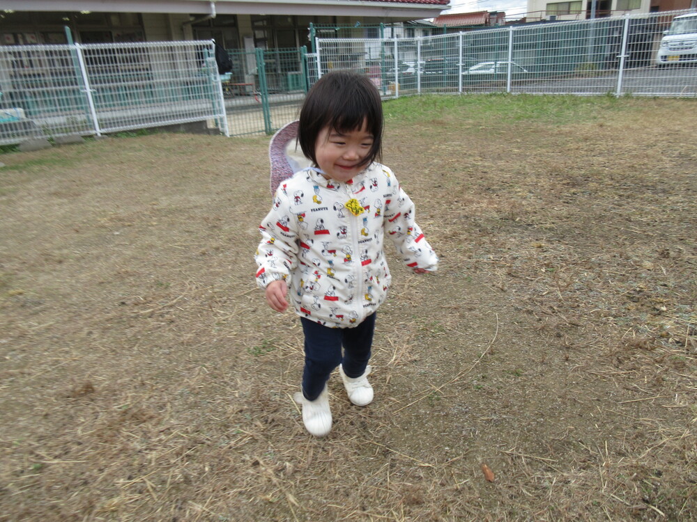 園庭遊びの様子 (2)