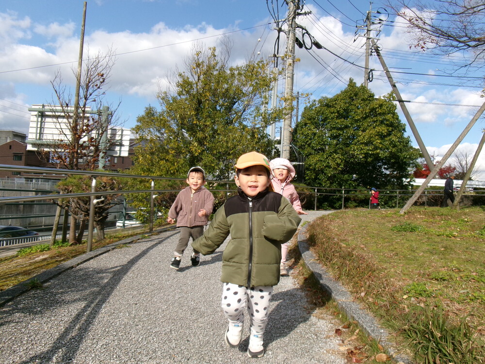 あすてらす公園で遊んでいる様子 (1)