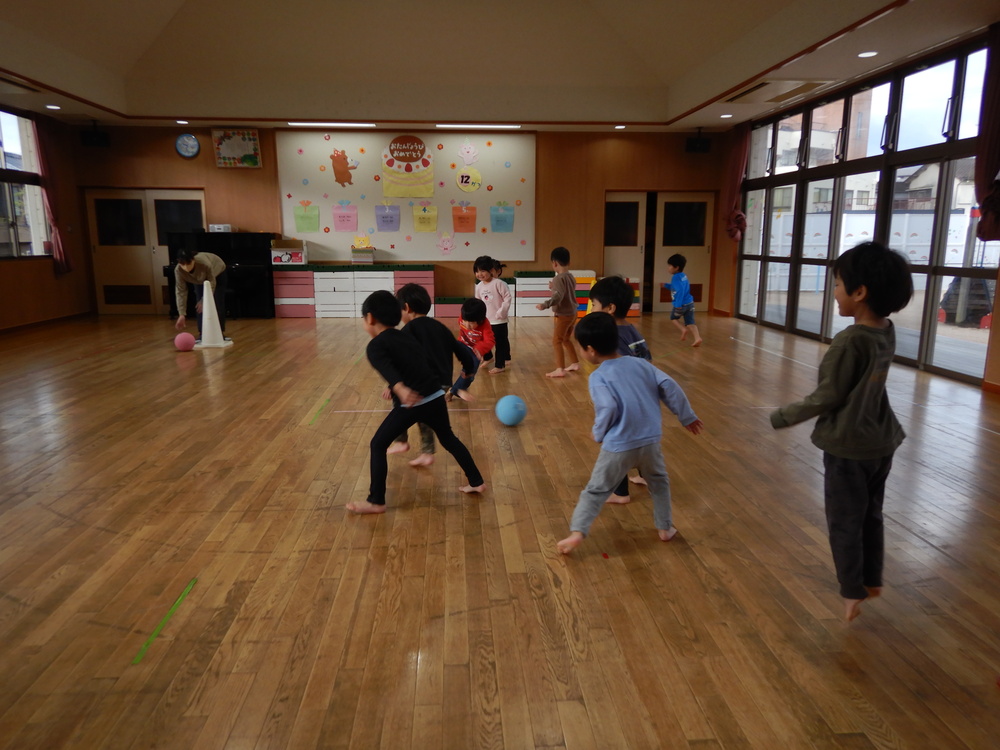 転がしドッチボール (1)