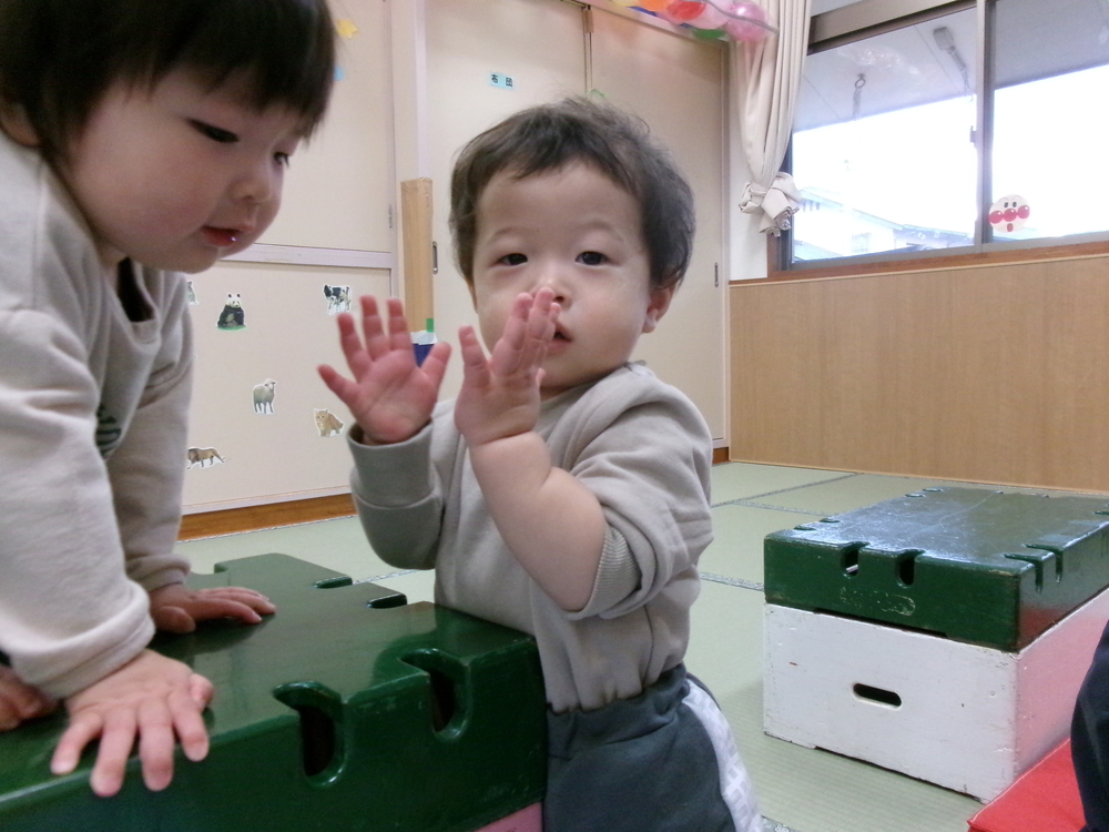 手を叩く