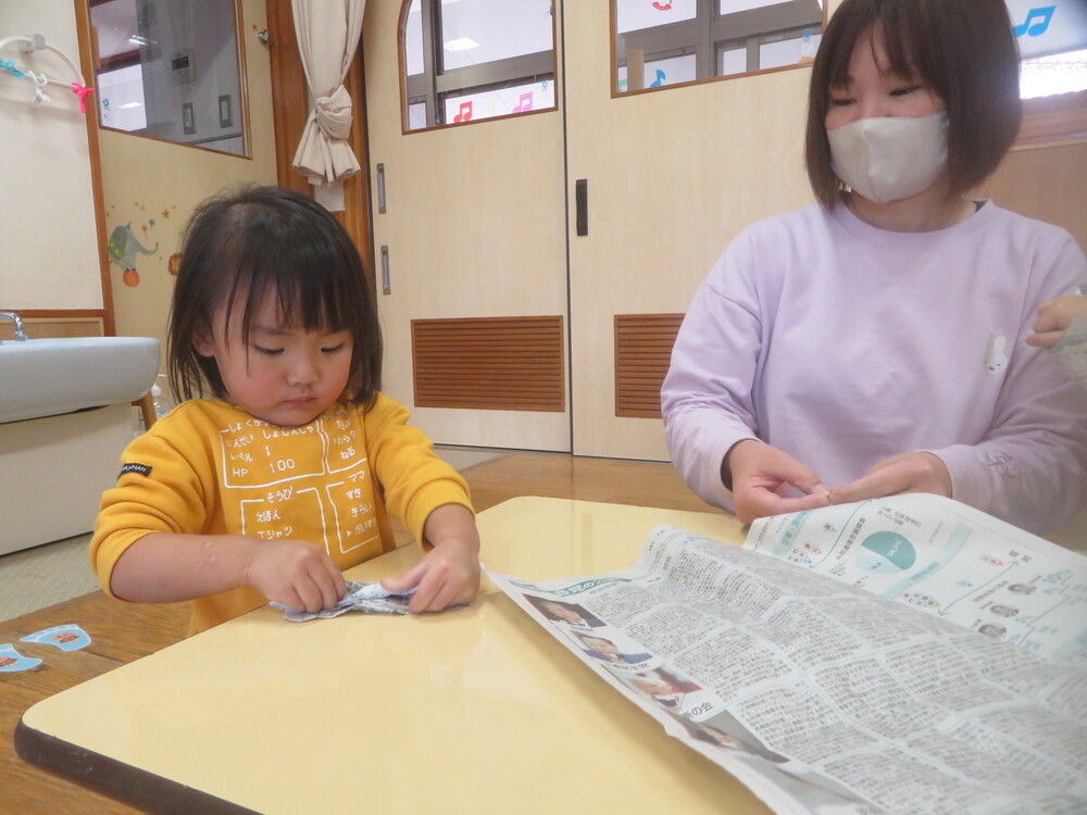新聞紙遊び (1)