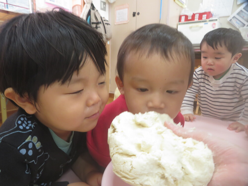 小麦粉粘土遊び (1)