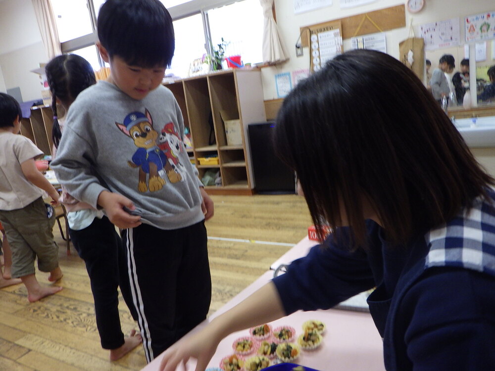 お弁当ごっこの様子