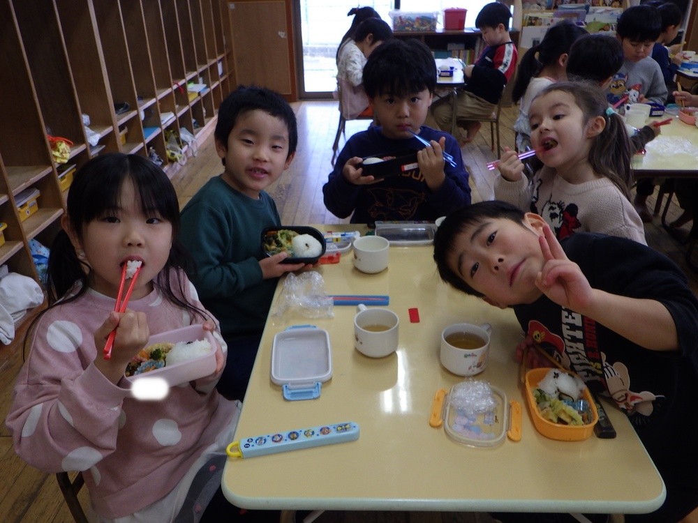 お弁当ごっこの様子