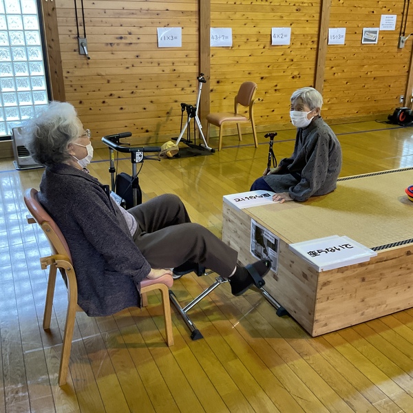 足の運動中です