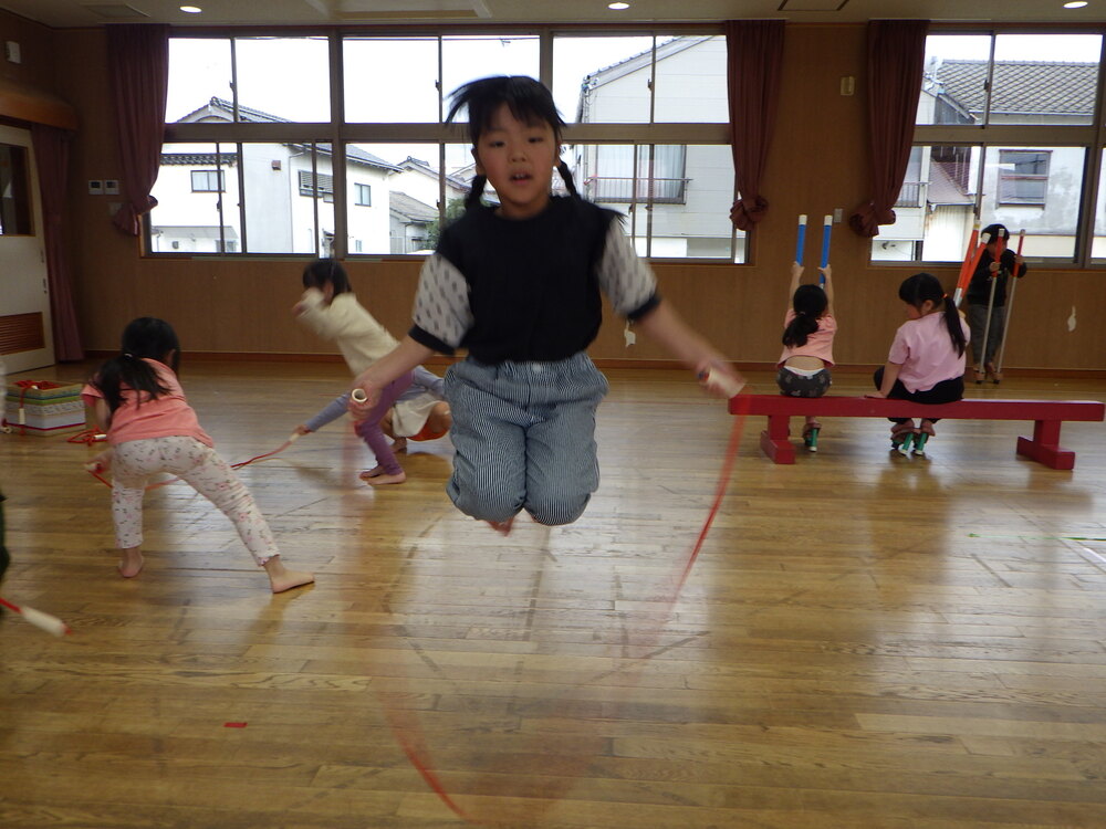 なわとびをしている