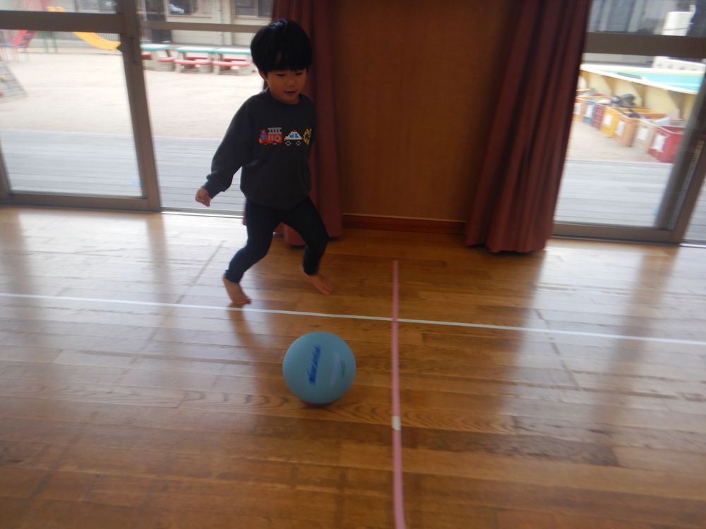 ボール遊び