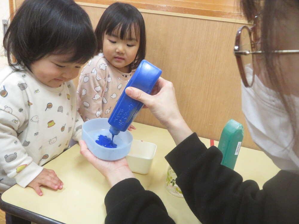 絵の具で制作 (1)