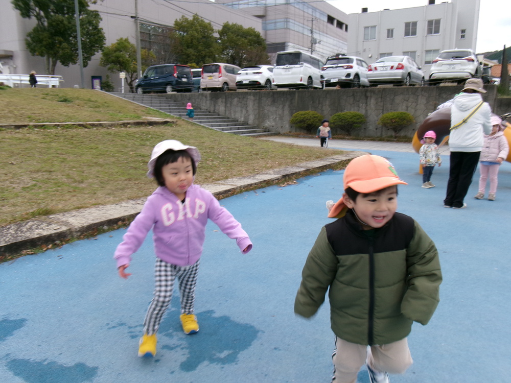 あすてらす公園で遊ぶ子ども (4)