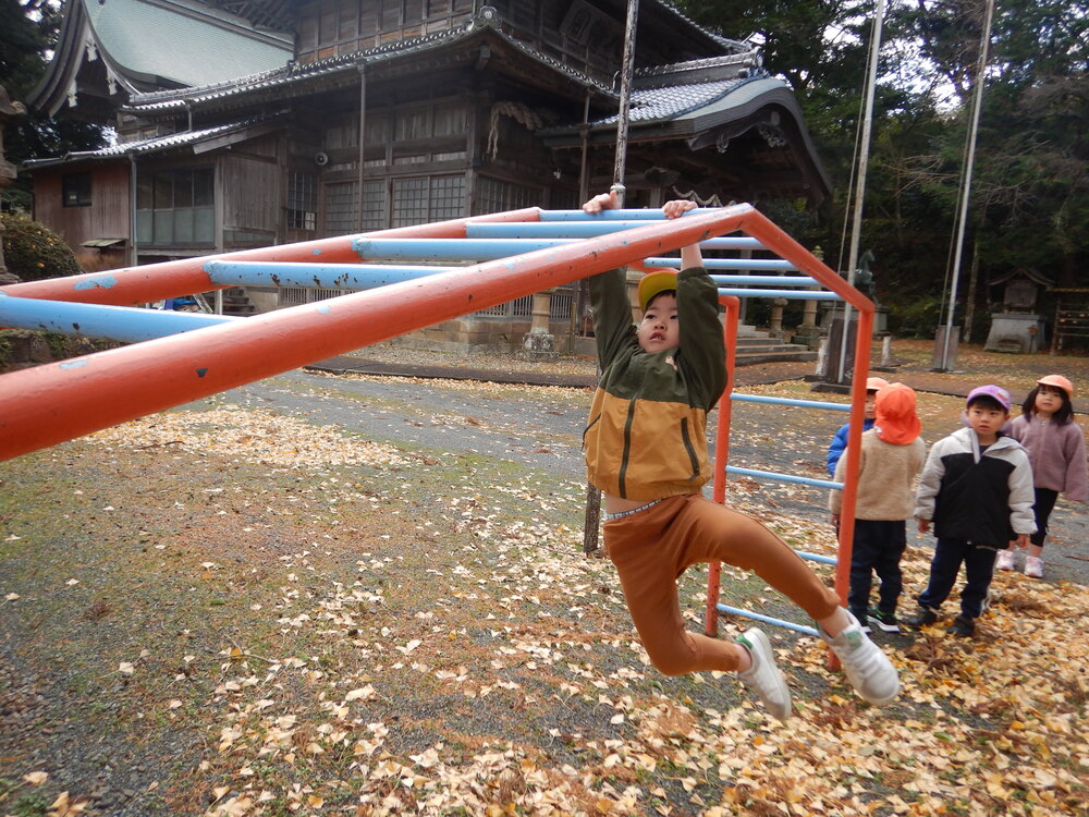 南の宮で遊んでいる様子 (2)