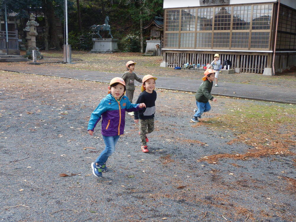 南の宮で遊んでいる様子 (5)