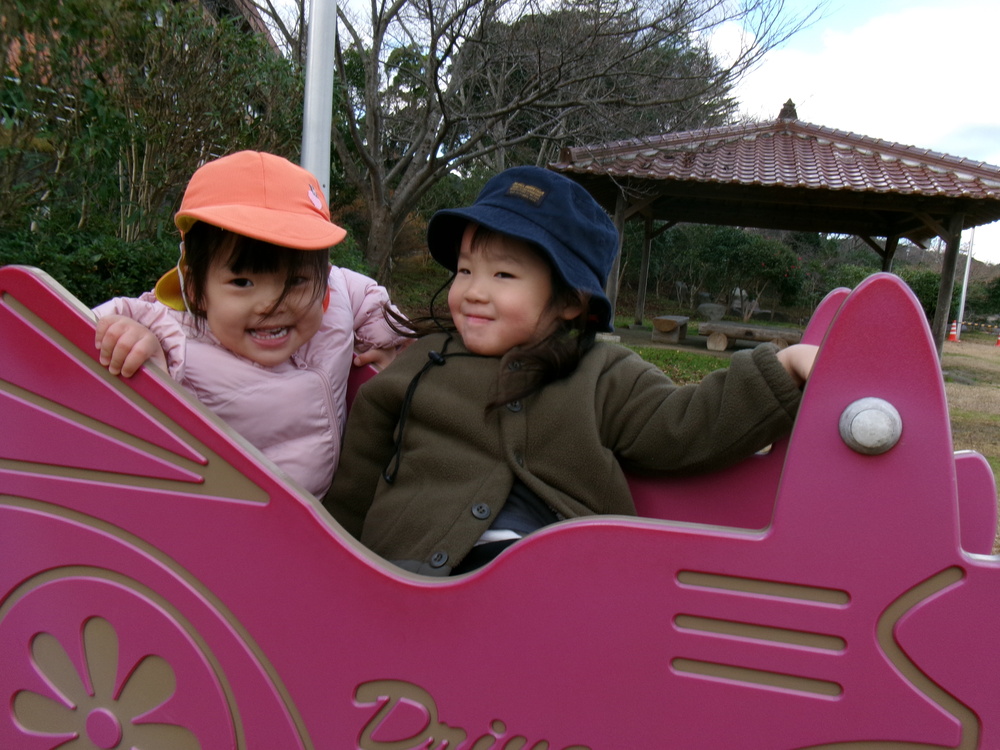 宮崎公園で遊ぶ子ども (1)