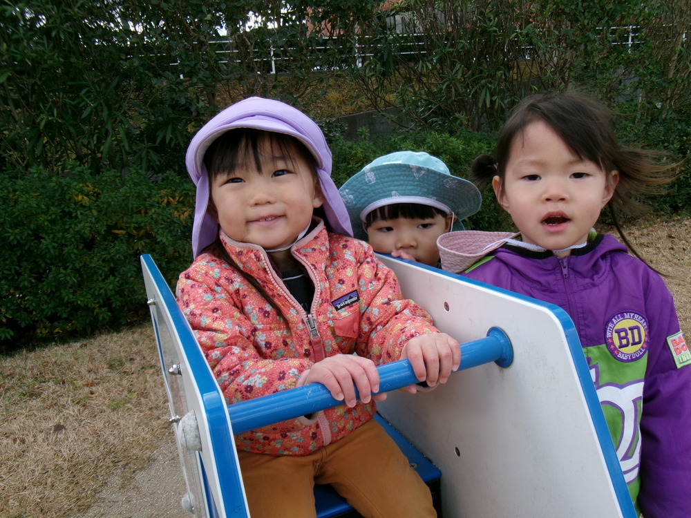 宮崎公園で遊ぶ子ども (4)