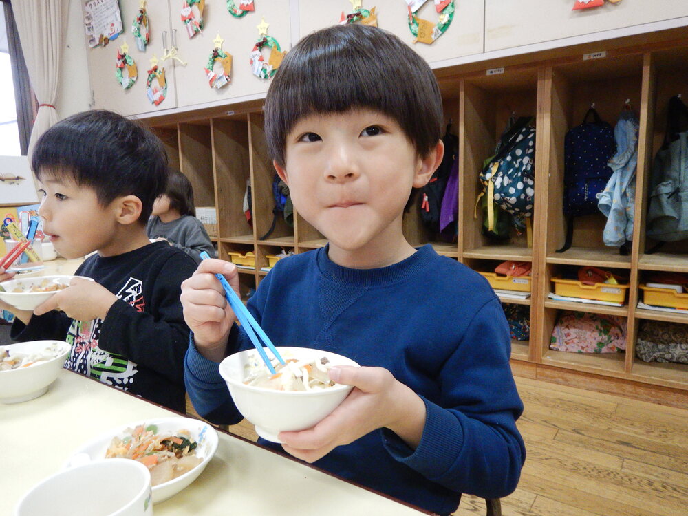 給食の様子 (1)