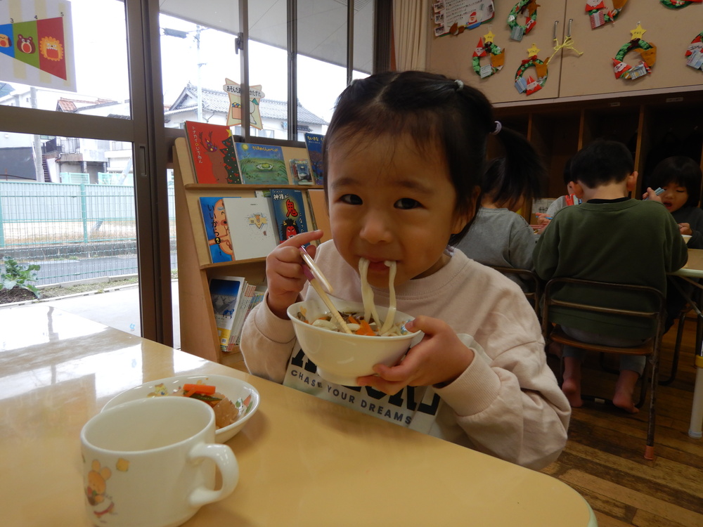 給食の様子 (2)