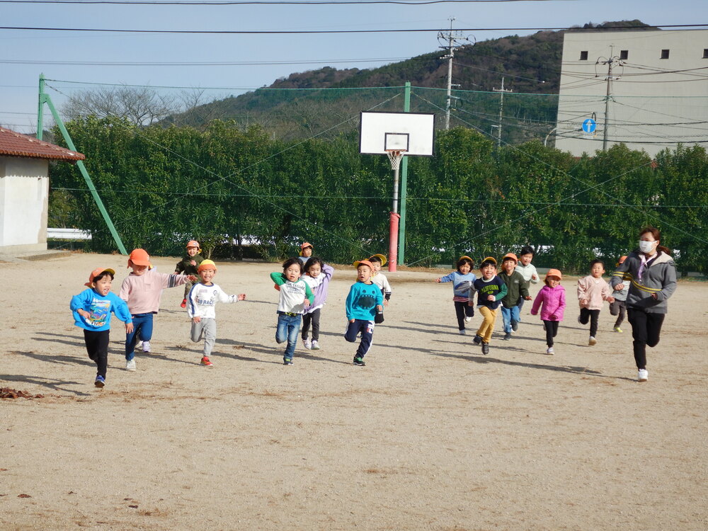 公園で遊んでいる様子 (1)